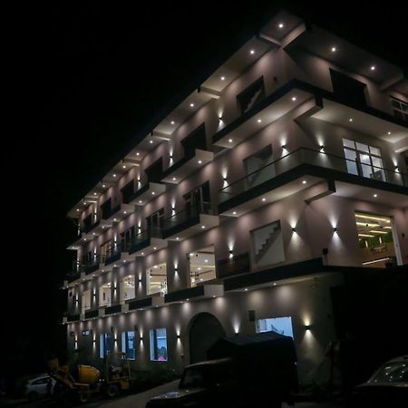 Hotel Candle Wood Chamba  Buitenkant foto