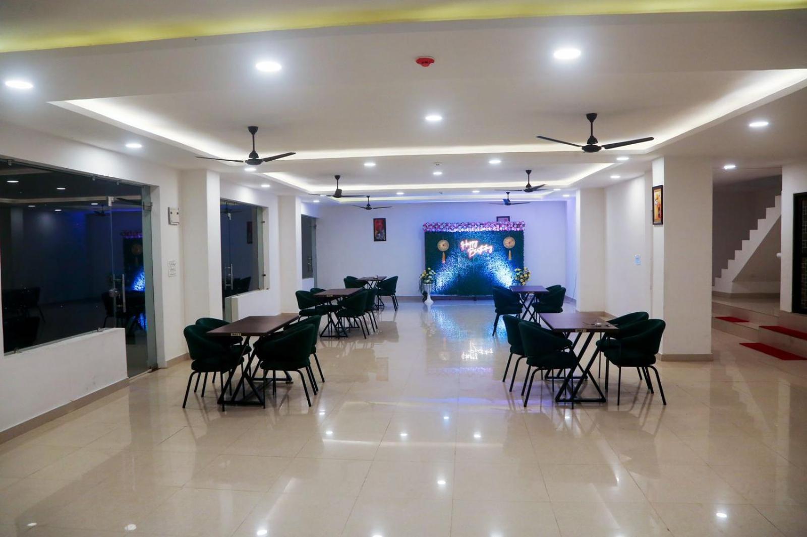 Hotel Candle Wood Chamba  Buitenkant foto