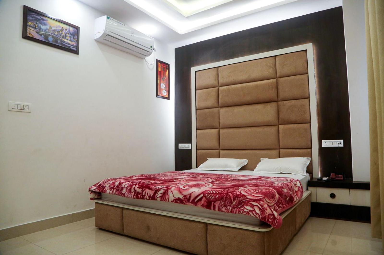 Hotel Candle Wood Chamba  Buitenkant foto