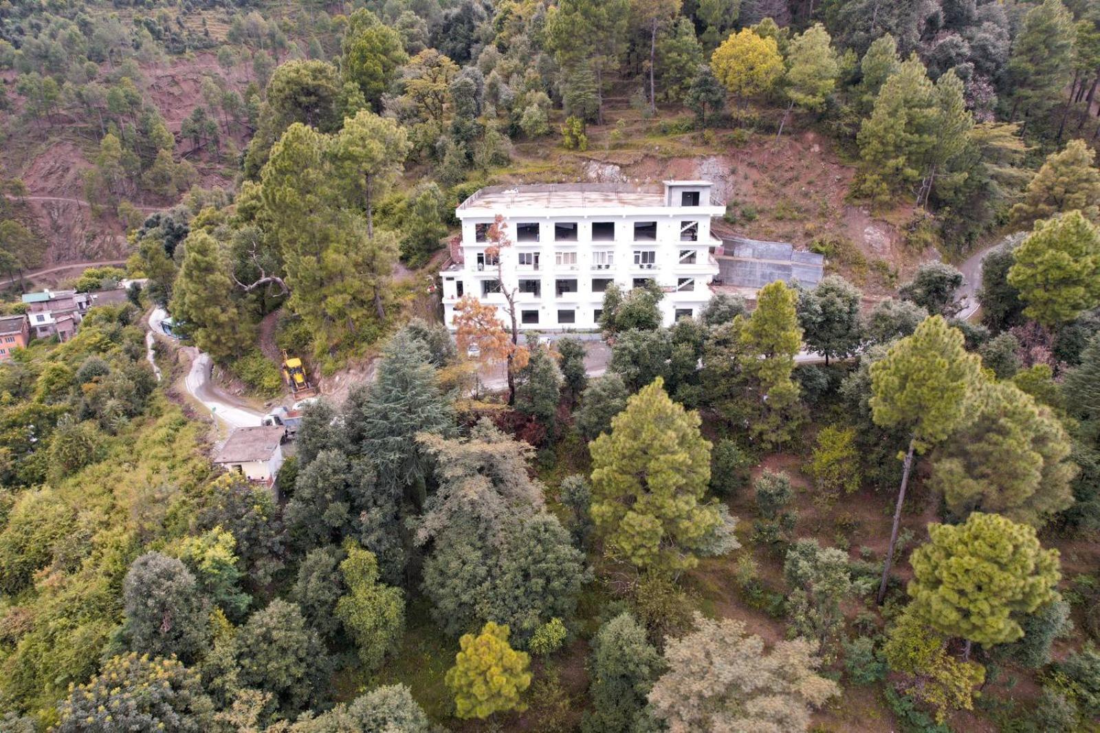 Hotel Candle Wood Chamba  Buitenkant foto